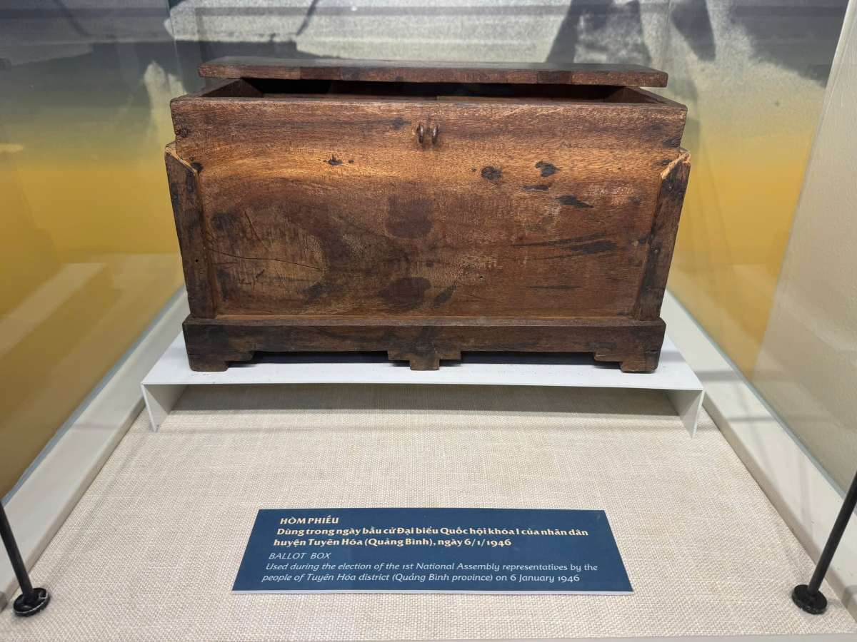 Hòm phiếu dùng trong bầucử Đại biểu Quốc hội đầu tiên của đất nước