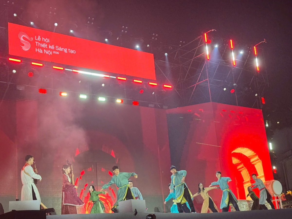 Chương trình nghệ thuật "Tứ hải giao tình" bởi nền tảng văn hóa &amp; nghệ thuật Lên Ngàn thực hiện,  tại lễ khai mạc chương trình "Tụ hội sáng tạo"