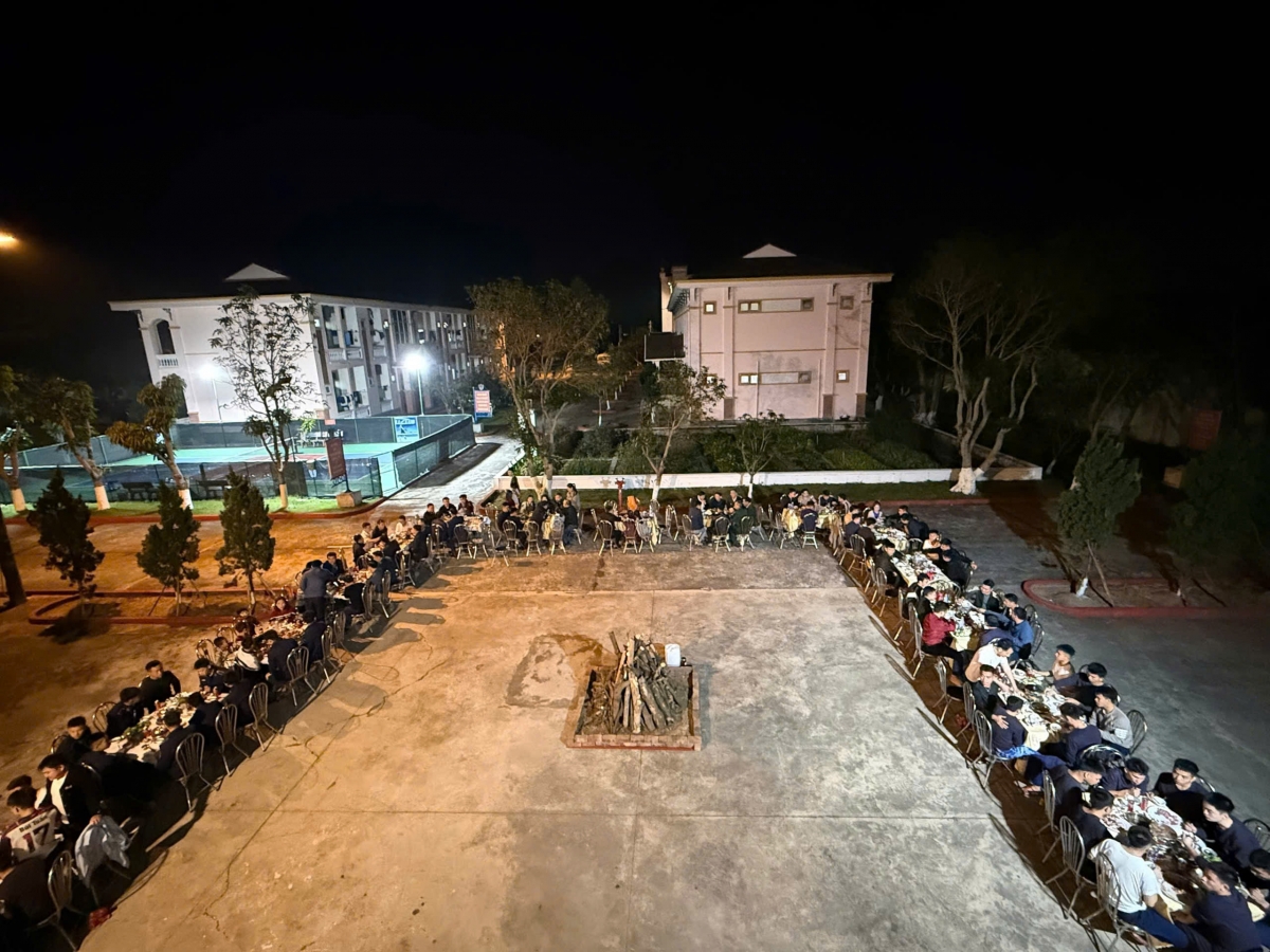 Buổi liên hoan ngoài trời chia tay các chiến sỹ tại hải đội 102, Bộ Tư lệnh Vùng Cảnh sát biển 1.