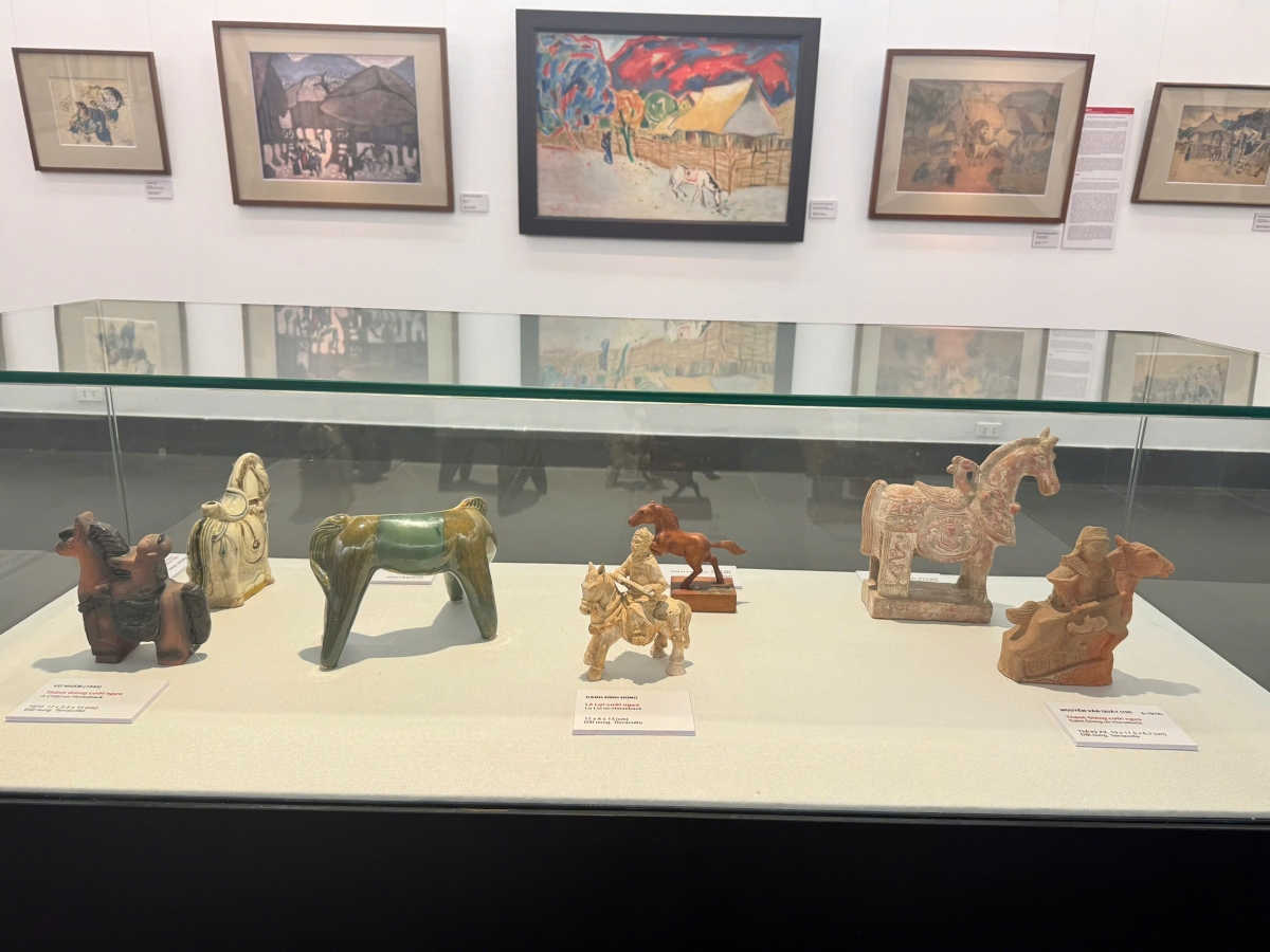 Triển lãm giới thiệu nhiều tác phẩm tiêu biểu được tạo hình từ các chất liệu đa dạng