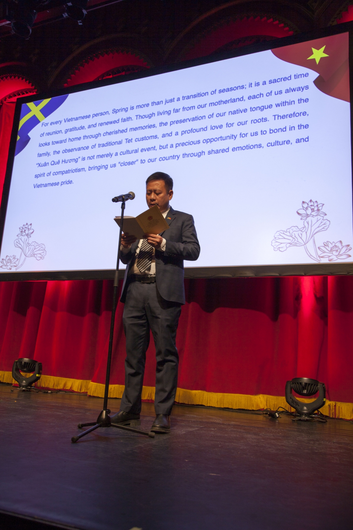 Đại sứ Việt Nam tại Thụy Điển  Trần Văn Tuấn