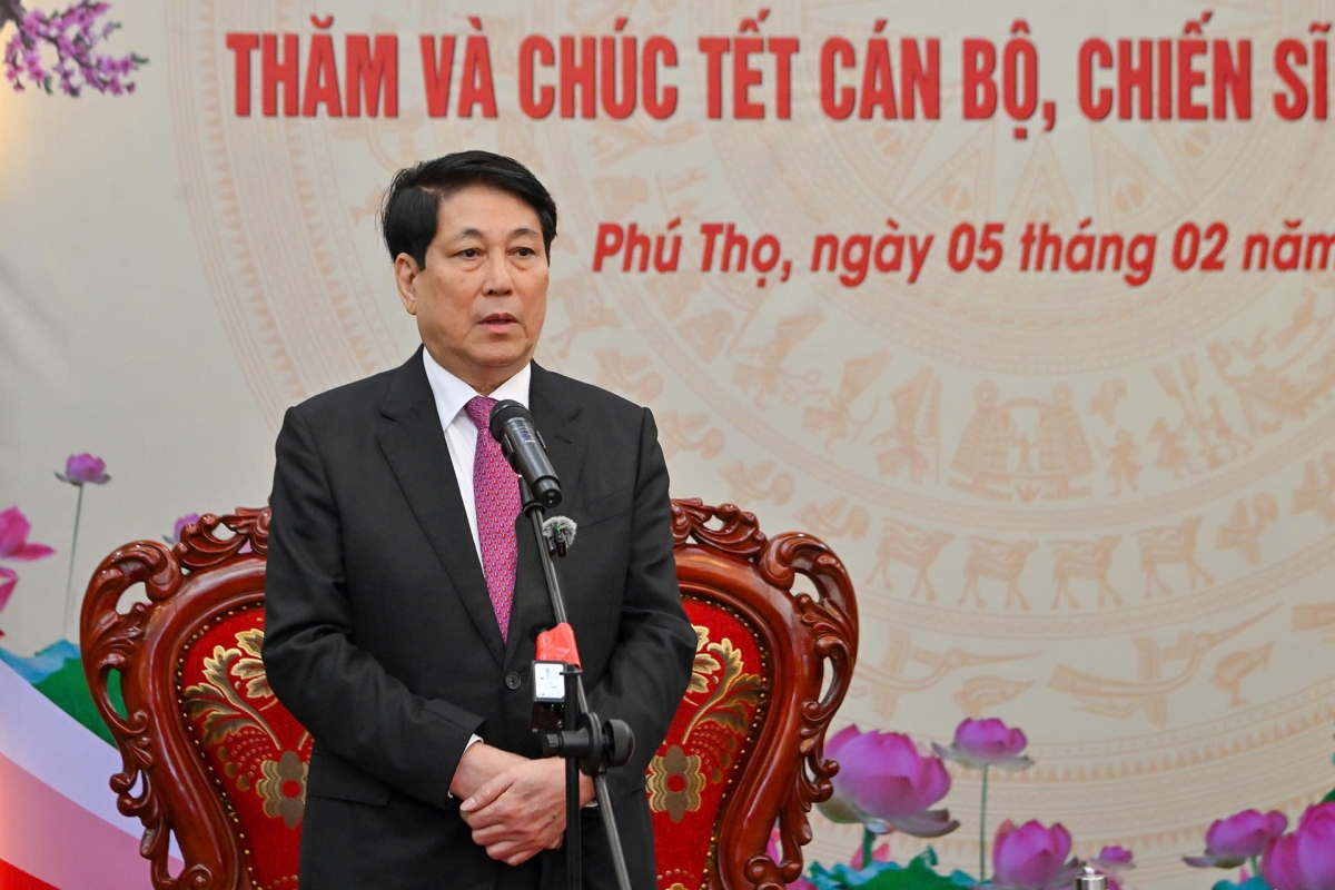 Chủ tịch nước Lương Cường phát biểu chúc Tết lực lượng vũ trang Quân khu 2