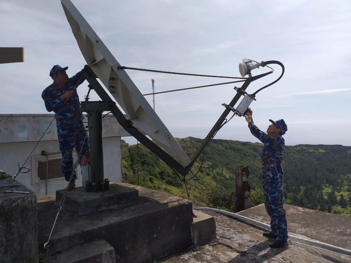 CBCS Trung đoàn 351 bảo dưỡng khí tài