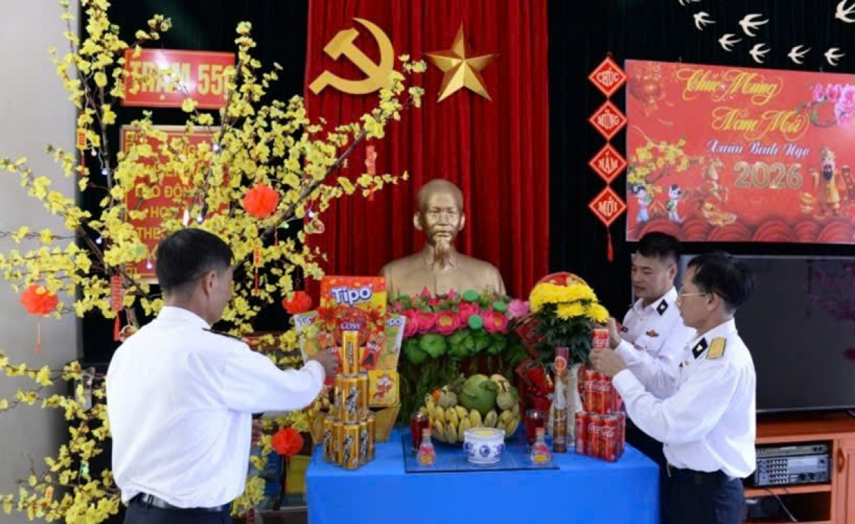 CBCSa Trạm Ra đa 550 trang trí phòng đón Xuân