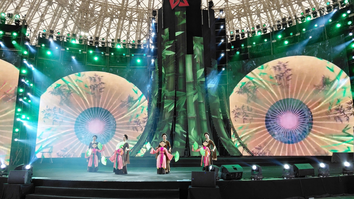 Sắc màu nghệ thuật rộn ràng tại Hội chợ mùa xuân 2026