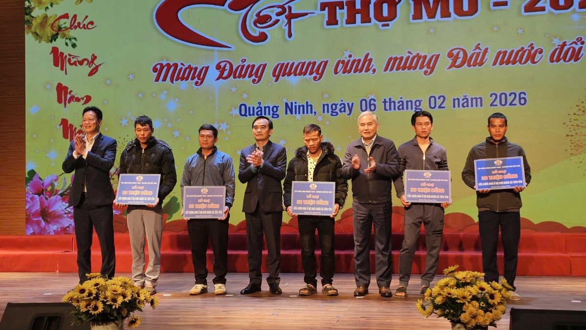 TKV trao hỗ trợ kinh phí xóa 5 nhà dột nát cho xã Tiên Yên 