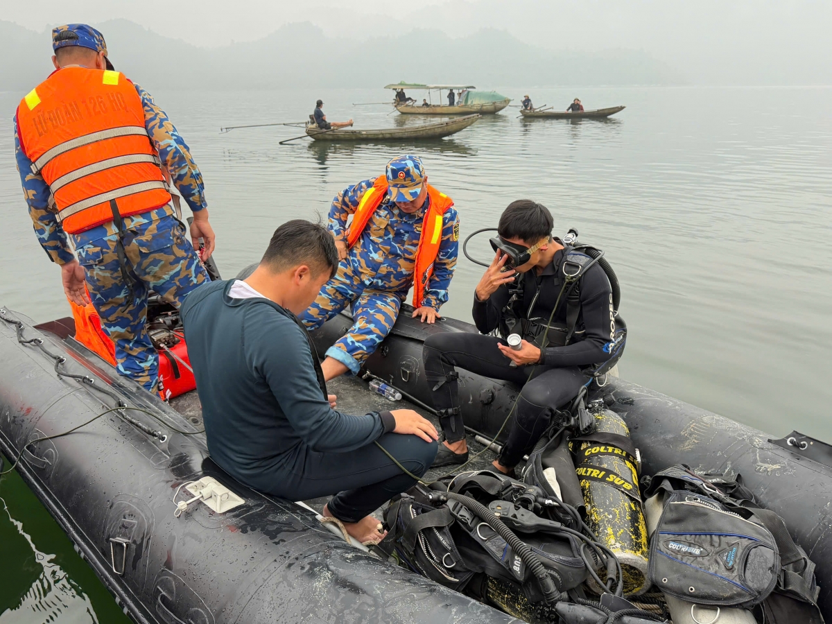 20 người nhái của Quân chủng Hải Quân đến hỗ trợ tỉnh Lào Cai