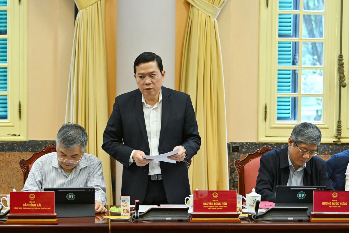 Phó Chủ nhiệm Văn phòng Chủ tịch nước Nguyễn Dũng Tiến báo cáo tại buổi làm việc