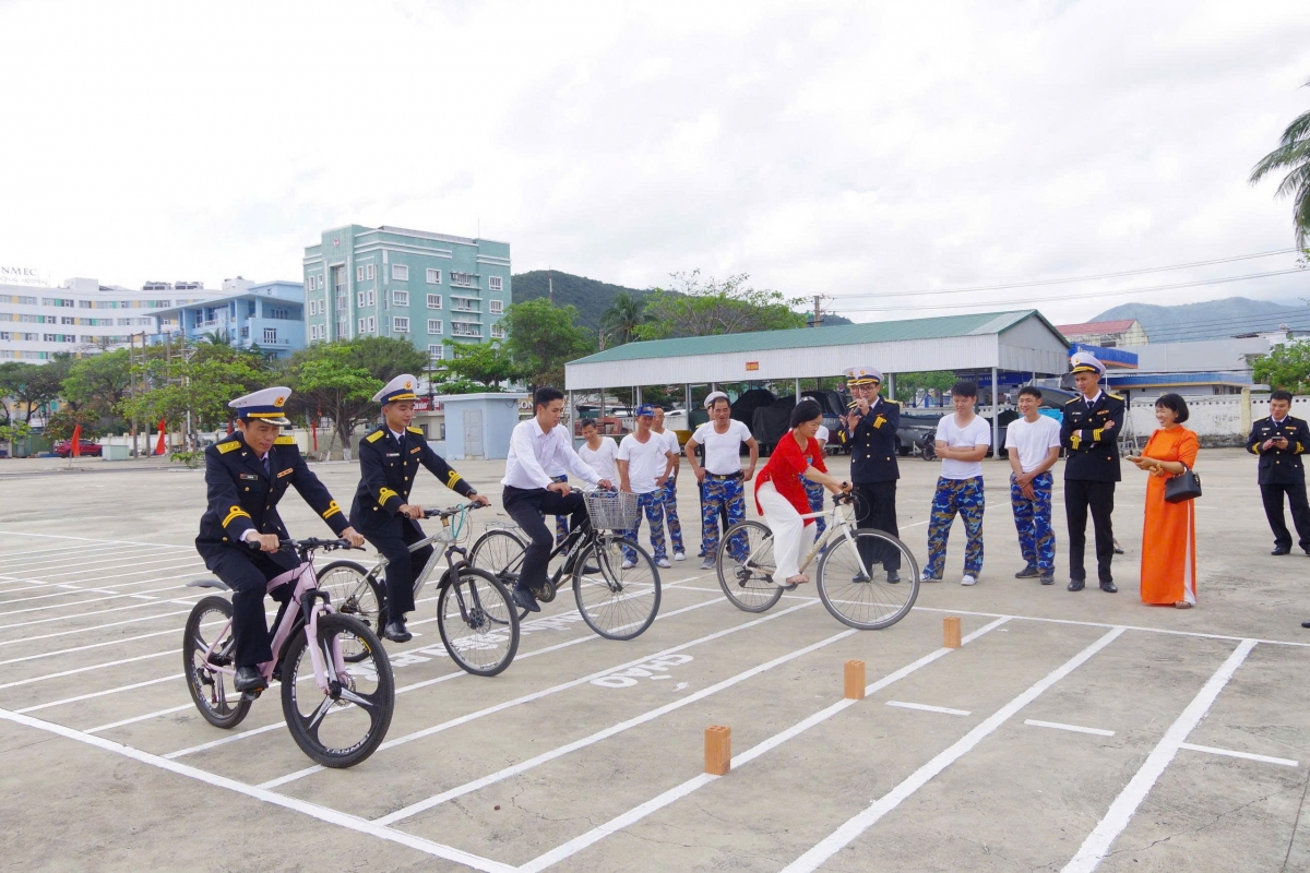 Tổ chức trò chơi đi xe đạp chậm