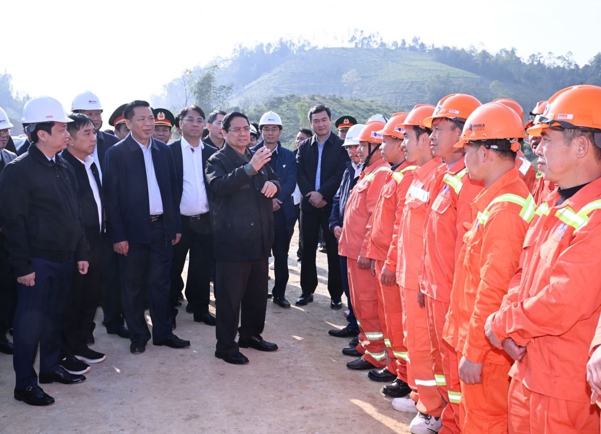 Thủ tướng Phạm Minh Chính kiểm tra Dự án cao tốc Hữu Nghị - Chi Lăng, Đồng Đăng - Trà Lĩnh