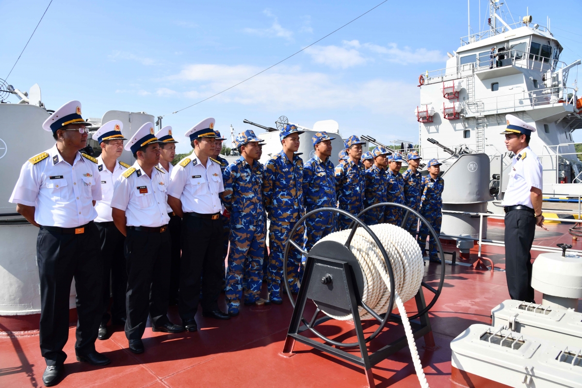 Đại tá Mai Đăng Danh kết luận kiểm tra các tàu thuộc Lữ đoàn 127