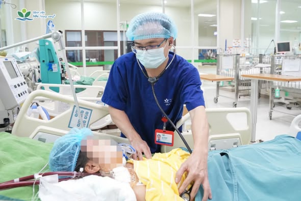 Mới đây, các bác sỹ đã can thiệp ECMO (tim phổi nhân tạo) kịp thời 3 ca viêm cơ tim tối cấp