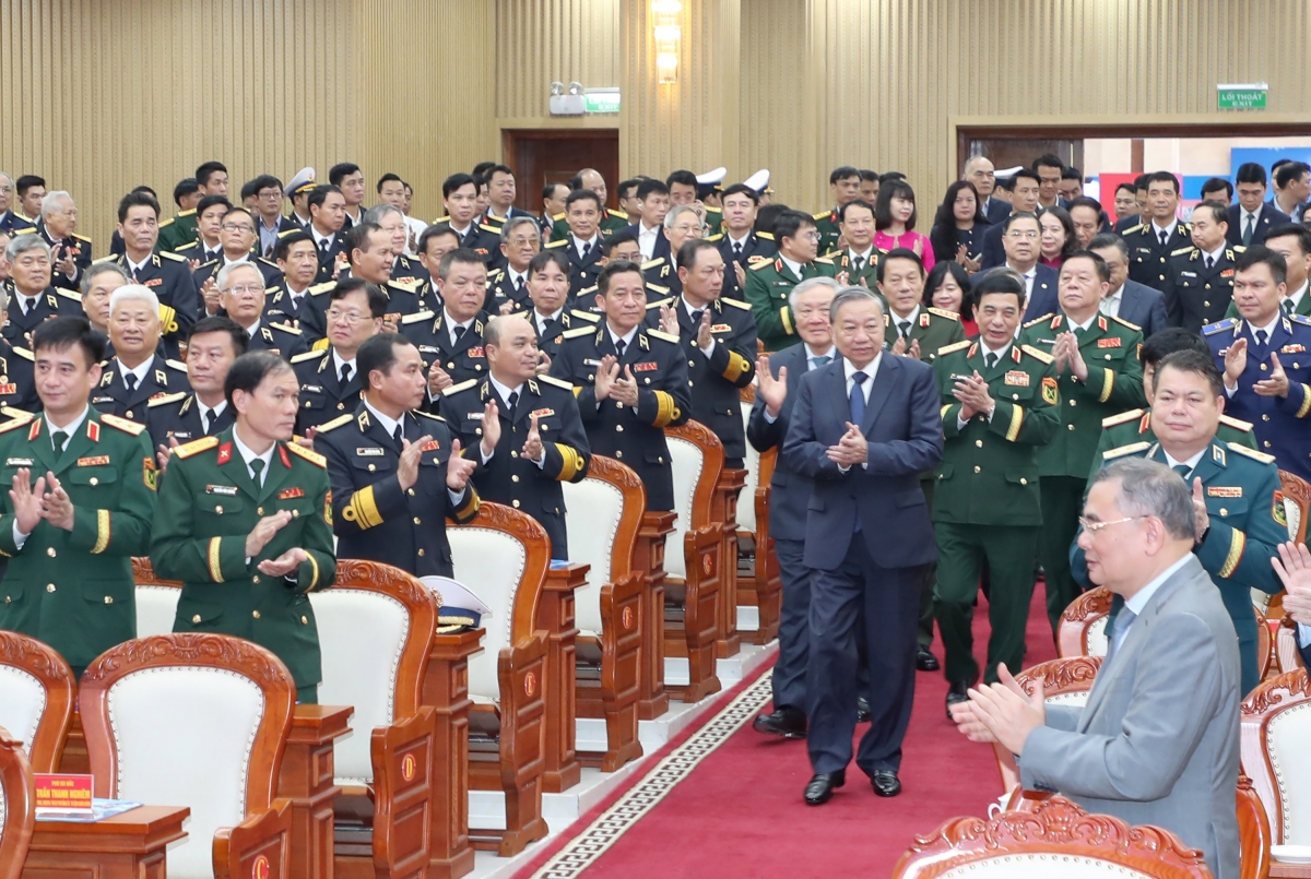 Lễ đón nhận danh hiệu Anh hùng Lực lượng vũ trang nhân dân lần thứ 3 của Quân chủng Hải quân diễn ra trang nghiêm với sự tham dự của Đồng chí Tô Lâm, Tổng Bí thư Ban chấp hành Trung ương Đảng Cộng sản Việt Nam cùng nhiều lãnh đạo Đảng, Nhà nước, Quân ủy Trung ương, Bộ Quốc phòng.