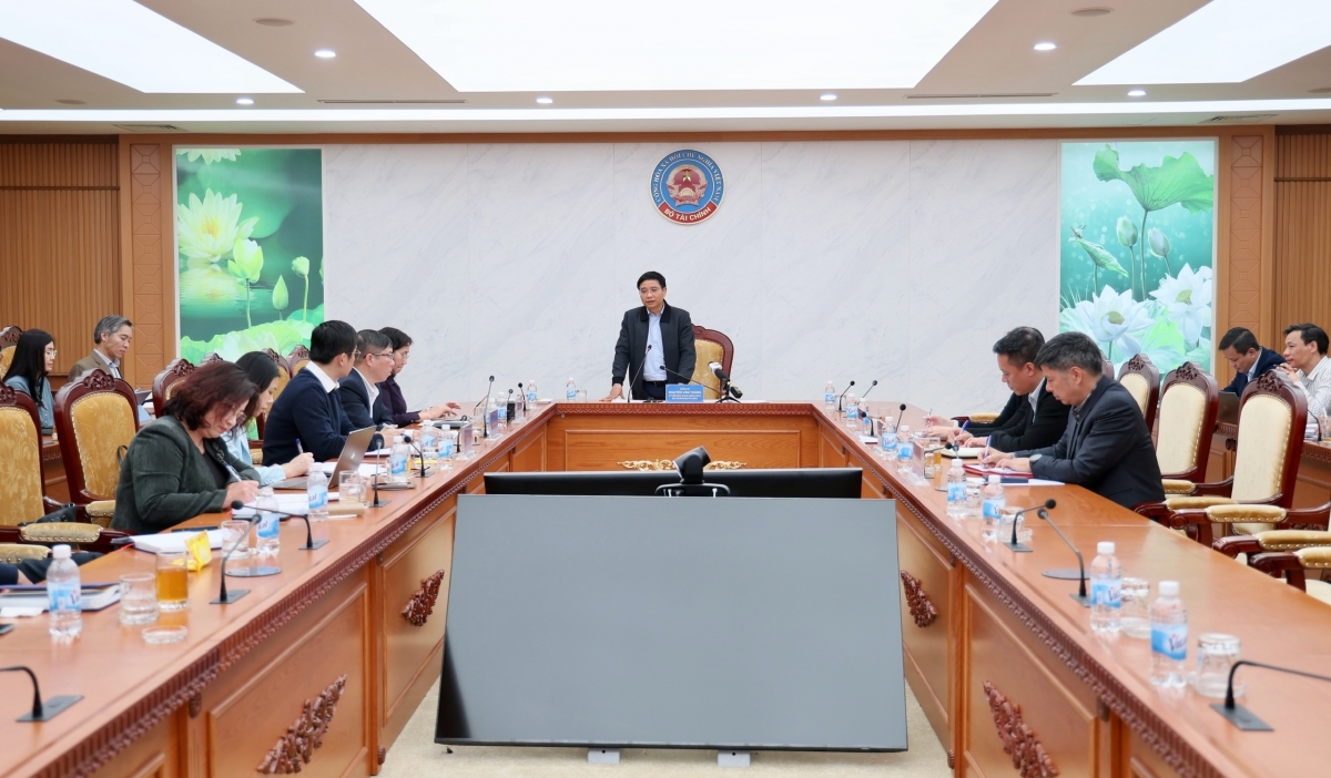 Bộ trưởng Bộ Tài chính Nguyễn Văn Thắng phát biểu tại cuộc họp