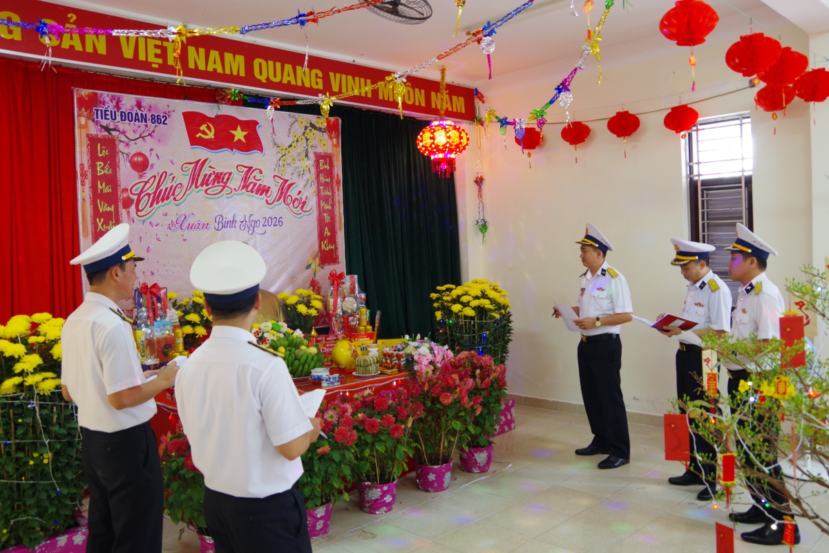 Ban giám khảo chấm thi phòng đón xuân Tiểu đoàn 862