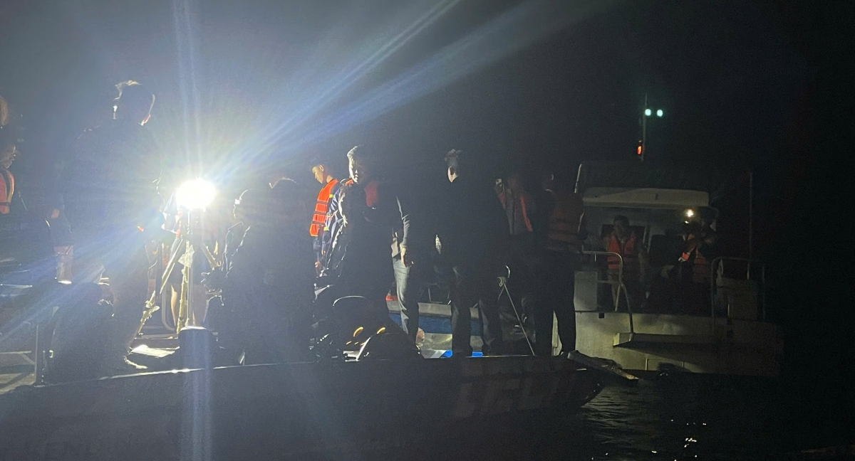 Các lực lượng xuyên đêm tìm kiếm người mất tích