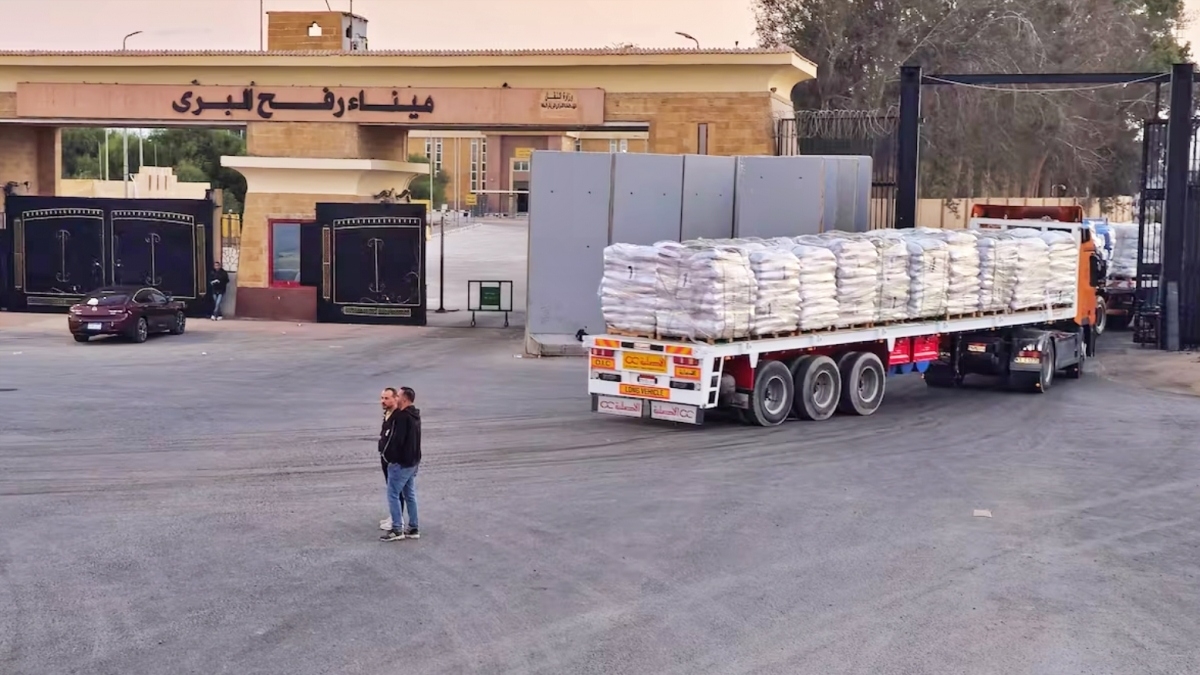 Cửa khẩu Rafah giữa Gaza và Ai Cập mở trở lại (Ảnh: Reuters).