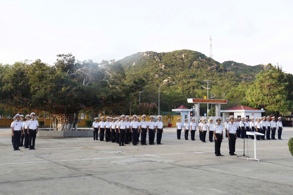 Đọc 10 lời thề danh dự trong Lễ chào cờ đầu tuần 