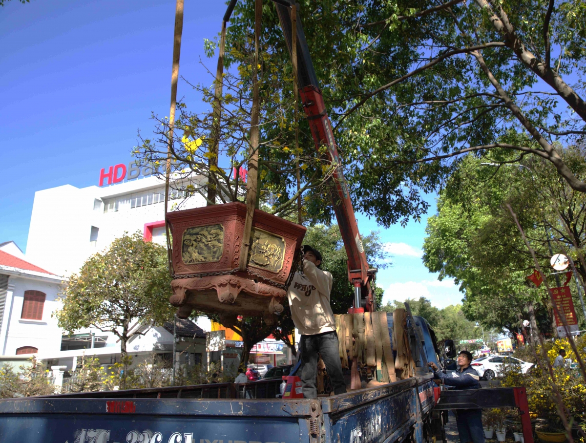 Đối với những người có xe cẩu, hoạt động vận chuyển thường kéo dài đến hết rằm tháng Giêng.