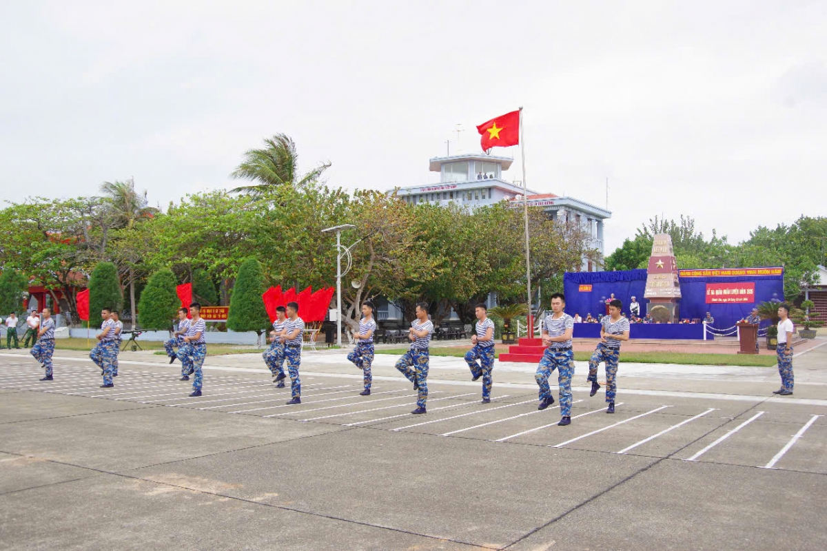 Đồng diễn võ thuật trong Lễ ra quân huấn luyện tại đảo Trường Sa