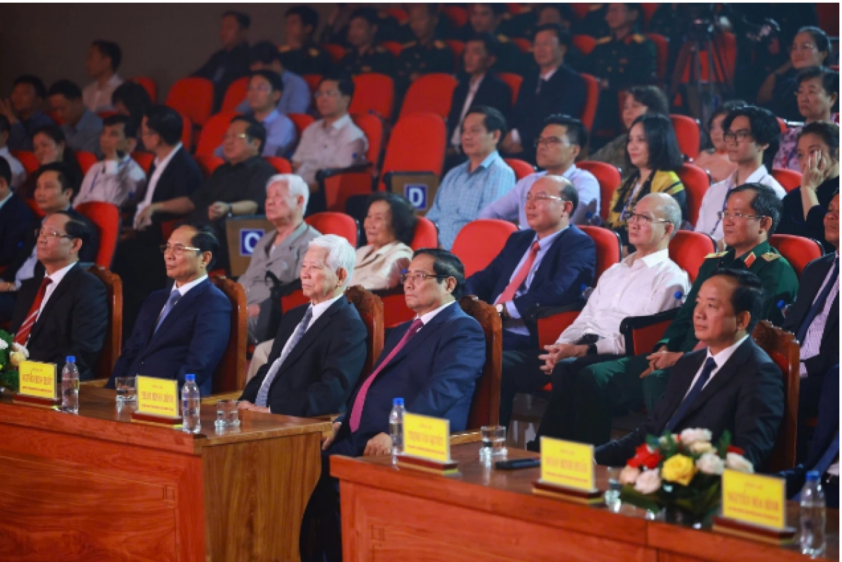 Thủ tướng Phạm Minh Chính dự chương trình nghệ thuật "Thủ tướng Phạm Văn Đồng- Trọn đời vì nước, vì dân”.