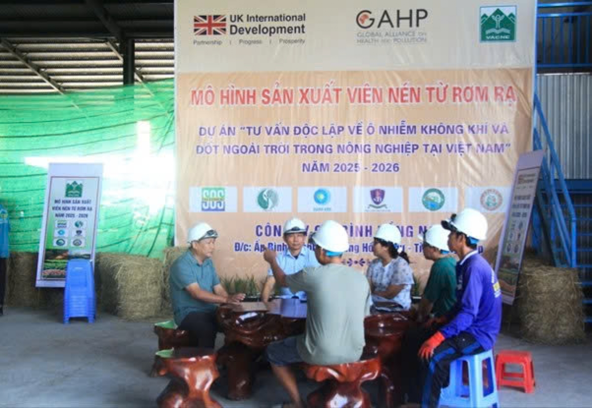 Dự án của GAHP và Defra đã hỗ trợ mô hình sản xuất viên nén rơm rạ được nhân rộng tại địa phương