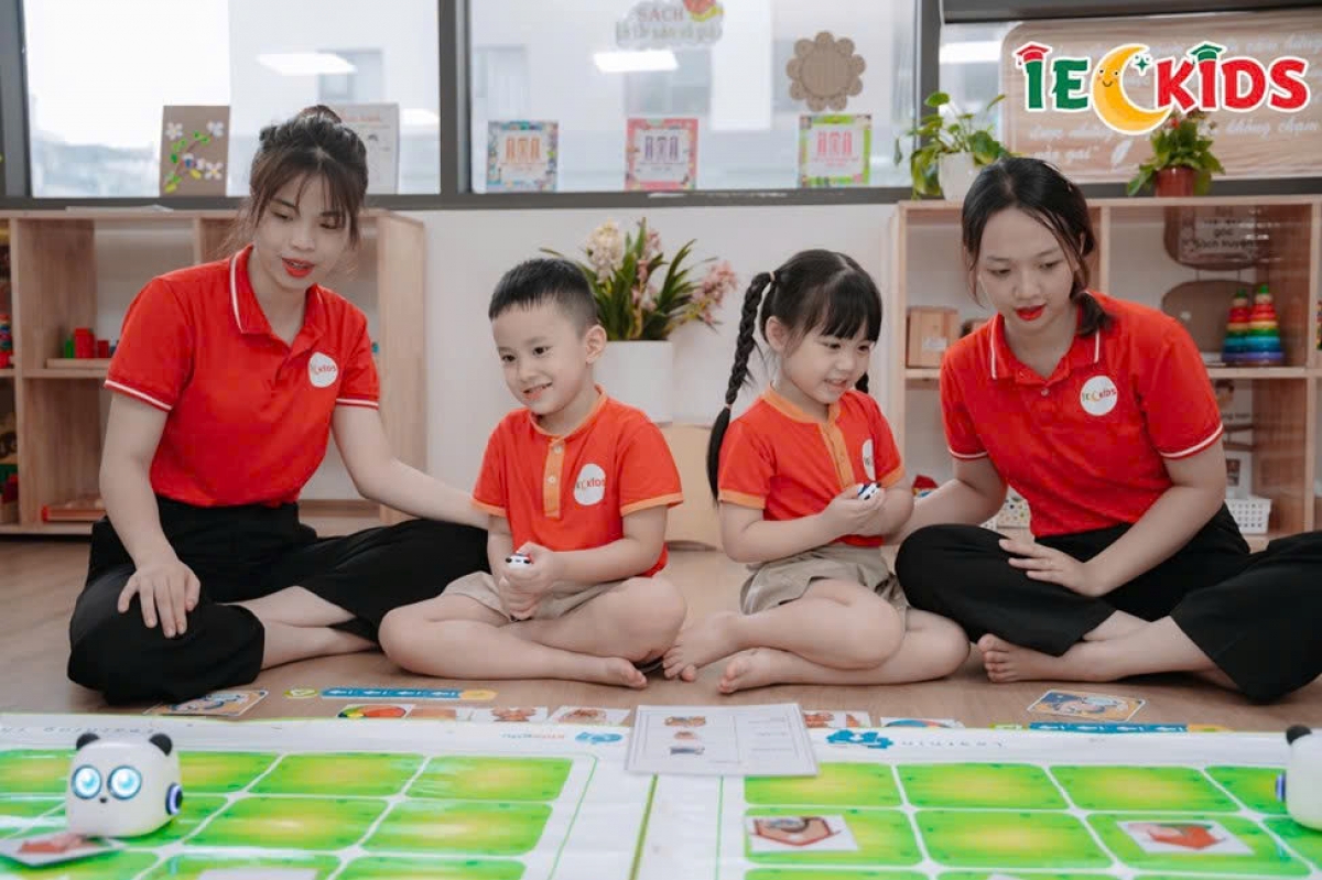 Giờ học Robotics của trẻ Mẫu giáo Nhỡ 4 tuổi