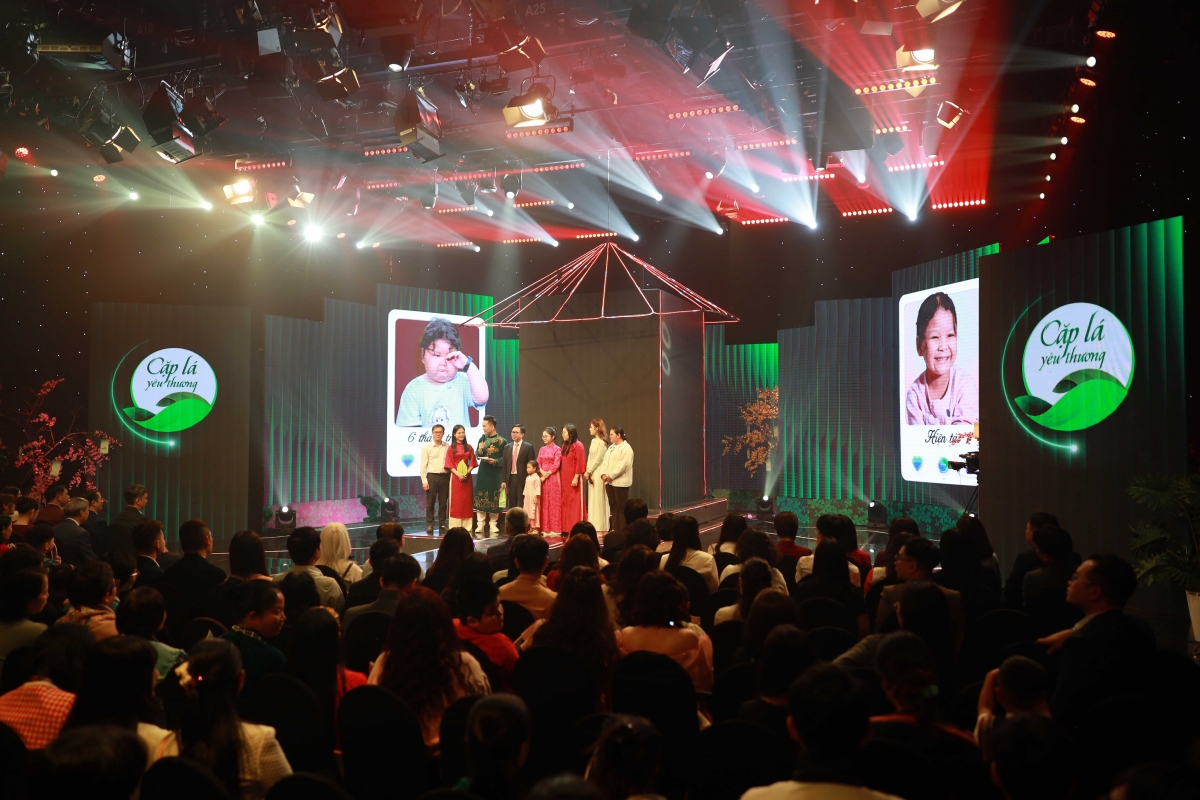 Hành trình của Cặp lá yêu thương là nhịp cầu bền bỉ, nối những tấm lòng sẻ chia với khát vọng đổi đời cho trẻ em có hoàn cảnh khó khăn