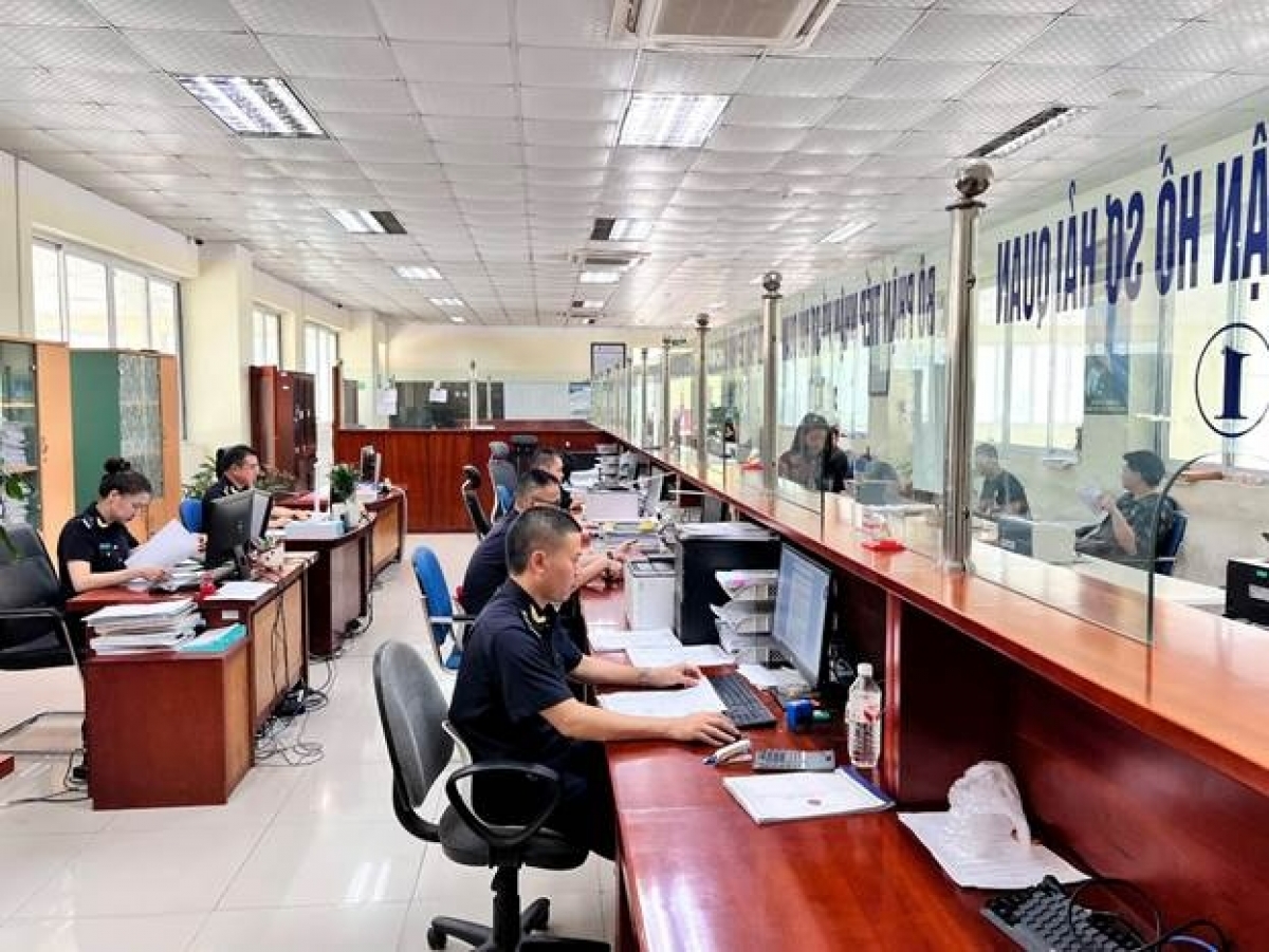 Hải quan của khẩu Chi Ma thực hiện thủ tục hải quan cho hàng hóa XNK qua cửa khẩu.