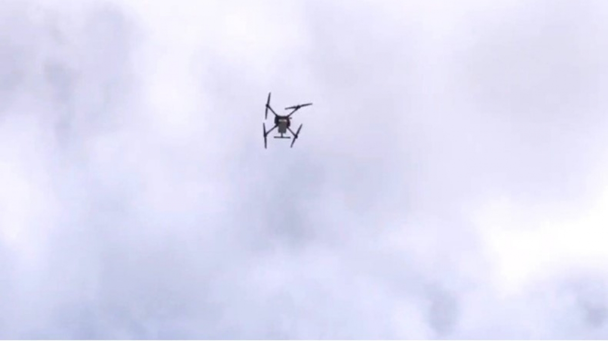 UAV giao bưu kiện xuyên biển đầu tiên ở Thành phố Hồ Chí Minh.