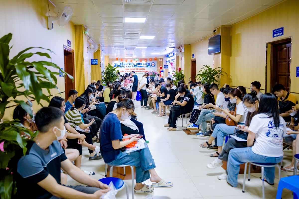 Đông đảo bệnh nhân đến khám, tư vấn miễn phí tại BV - một chương trình tổ chức thường niên