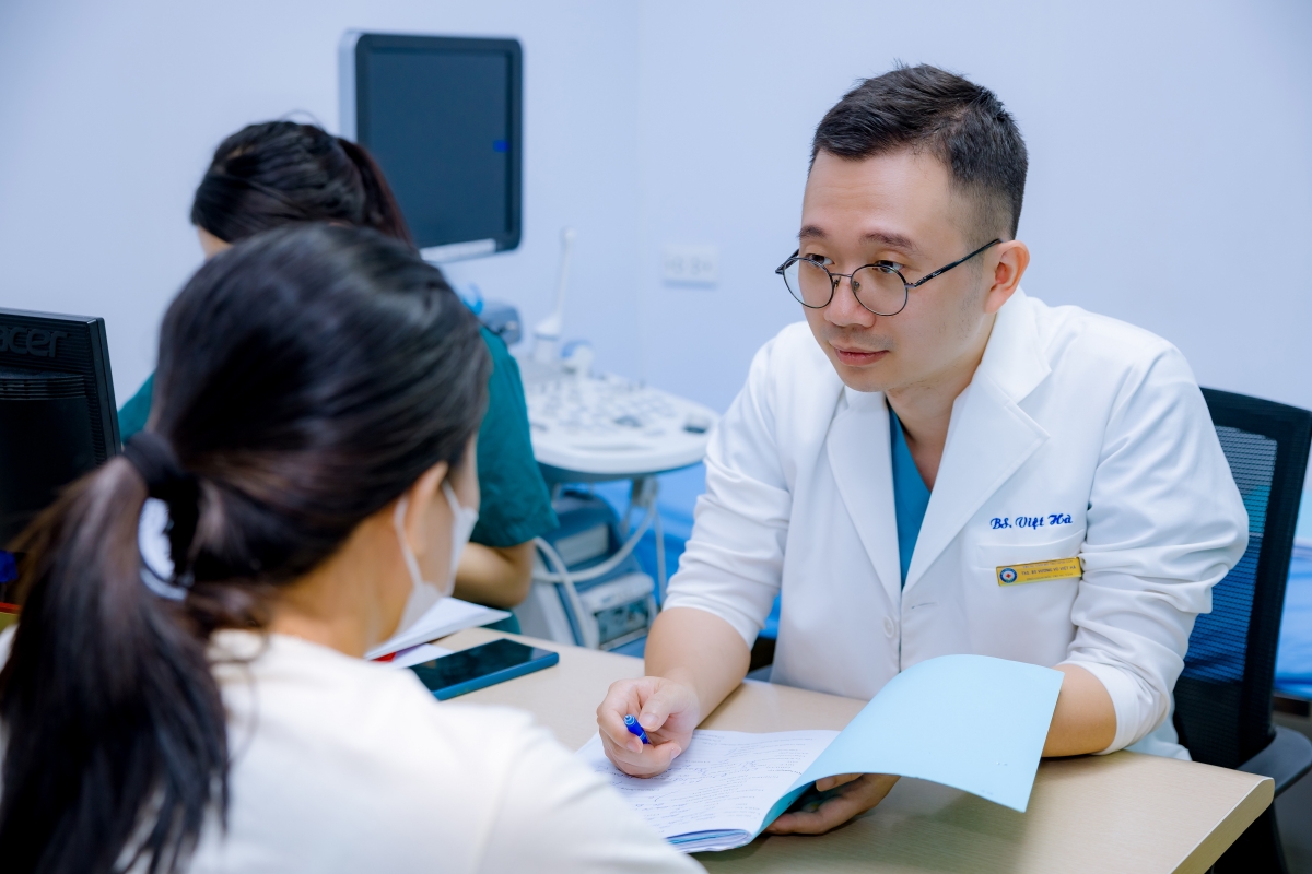 BS Vương Vũ Việt Hà tư vấn cho người bệnh