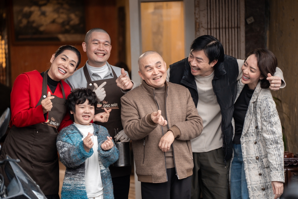 Không khí sum họp với những hình ảnh thân thuộc, gần gũi của các thành viên trong gia đình