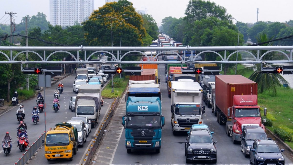 Khu vực cửa ngõ phía Tây đông đúc.