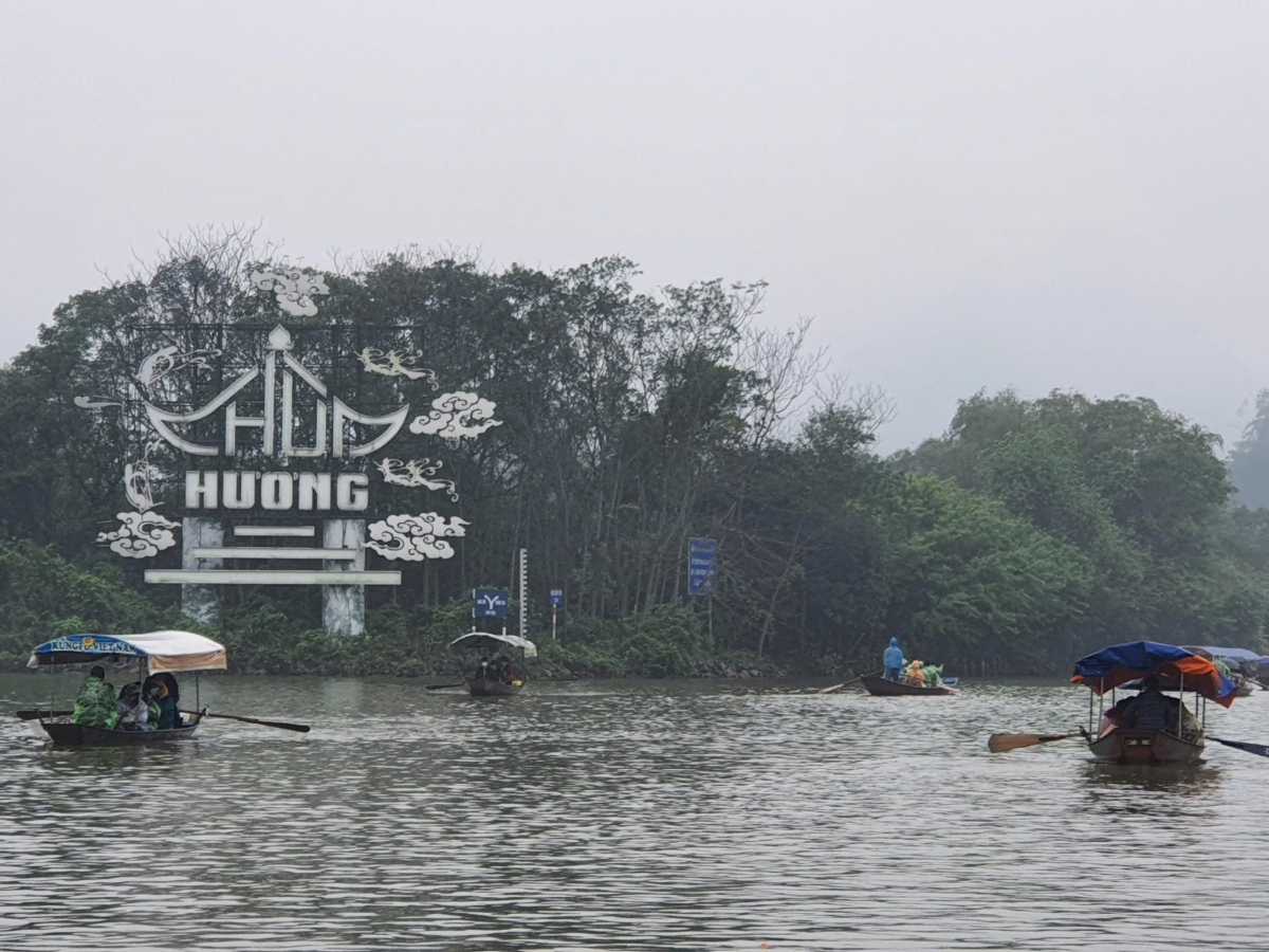 Lễ hội du lịch Chùa Hương năm 2026 hướng tới chủ đề xuyên suốt “An toàn – Thân thiện – Chất lượng”