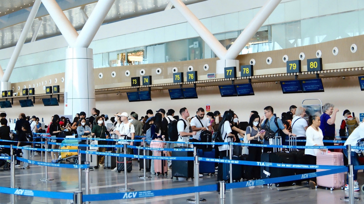Lượng khách qua sân bay Tân Sơn Nhất dự kiến khoảng 145.000 mỗi ngày