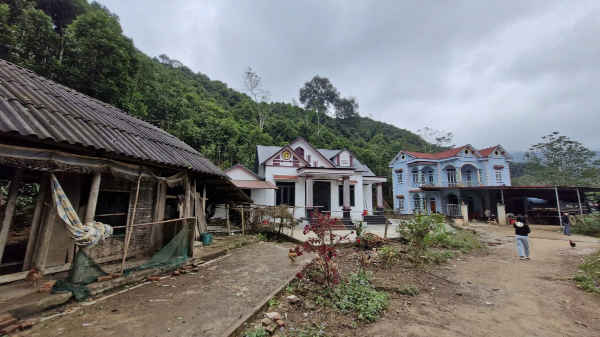 Những ngôi nhà tạm ở Làng Câu nay đã được thay thế bằng những ngôi nhà mới khang trang, hiện đại.