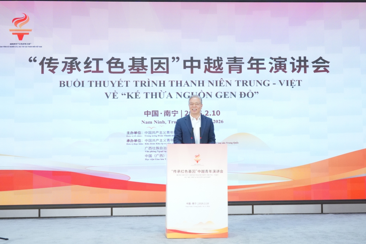 Phó Bí thư Khu ủy, Chủ nhiệm Ủy ban Thường vụ Đại hội đại biểu Nhân dân Khu trự trị dân tộc Choang Quảng Tây Vương Duy Bình.