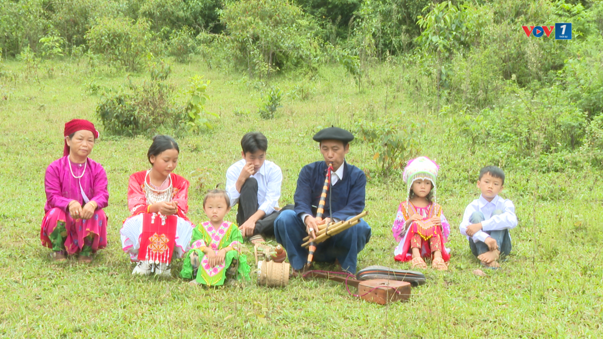 Tiếng khèn của ông Lừ lại vang lên sau mỗi giờ lên nương, ra ruộng