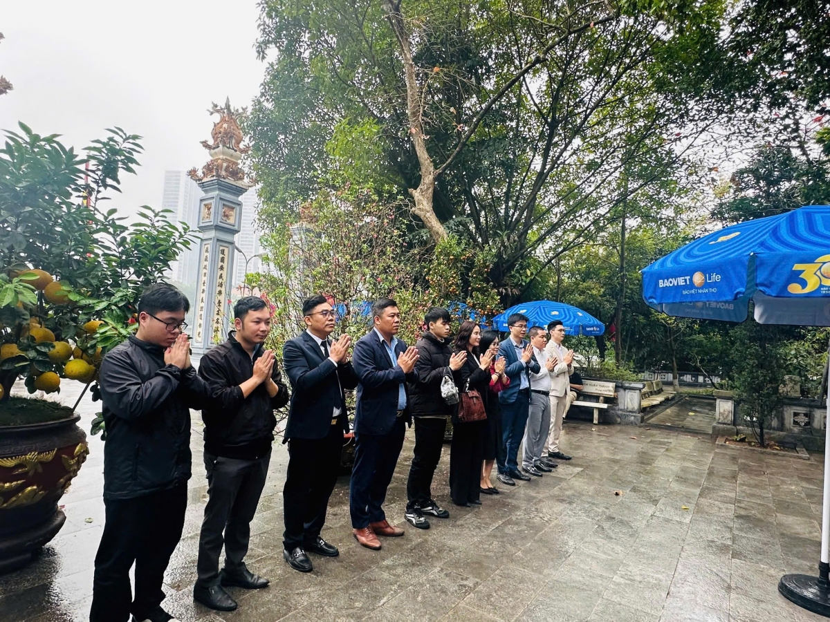 Tăng cường đoàn kết, nâng cao hiệu quả chống hàng giả từ chuyến dâng hương đầu xuân