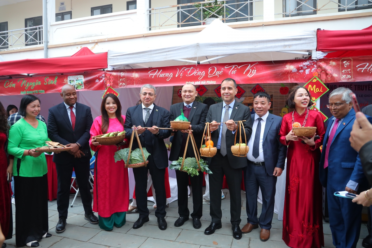 Tết cổ truyền Việt Nam độc đáo ấn tượng với bạn bè năm châu