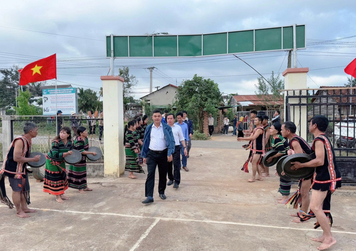 Nghi lễ đón khách trong dịp lễ hội cộng đồng cuả người M’nông.