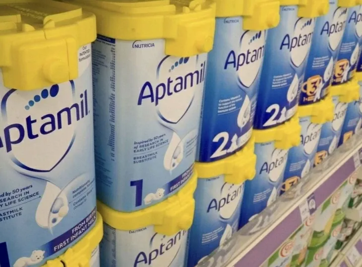 Tập đoàn Danone đang thu hồi một số lô sữa công thức Aptamil và Cow &amp; Gate First Infant Milk và Follow-on Milk tại Anh. Ảnh: Alamy