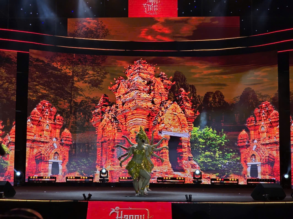 Tiết mục văn nghệ chào mừng khai mạc chương trình "Du lịch Đà Nẵng - Chạm về nguyên bản"