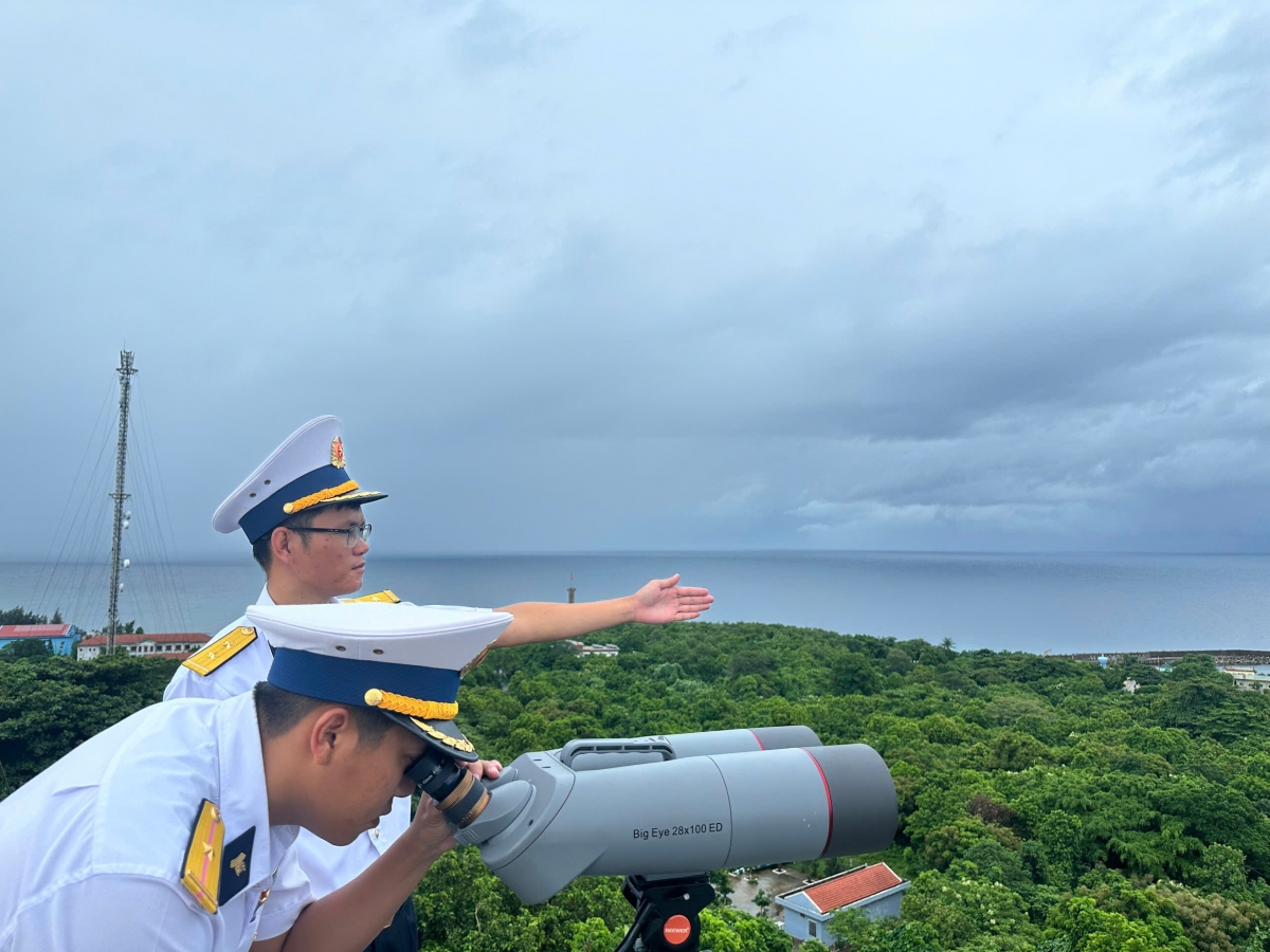 Tổ quan sát mắt tại Trạm Ra đa 540 Cồn Cỏ