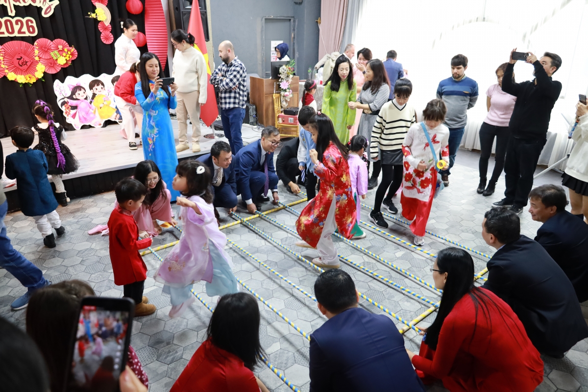 Bà con kiều bào tại Thổ Nhĩ Kỳ vui vẻ tham gia các hoạt động tại sự kiện. (Ảnh: BTC)