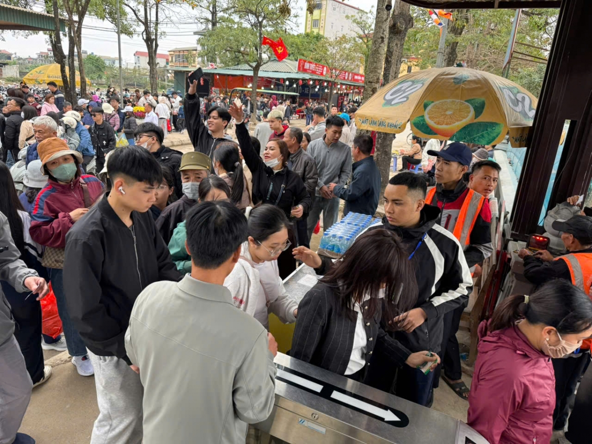 Từ ngày 20-02 đến hết ngày 22-02 du khách được miễn phí vé thắng cảnh khi trẩy hội Chùa Hương