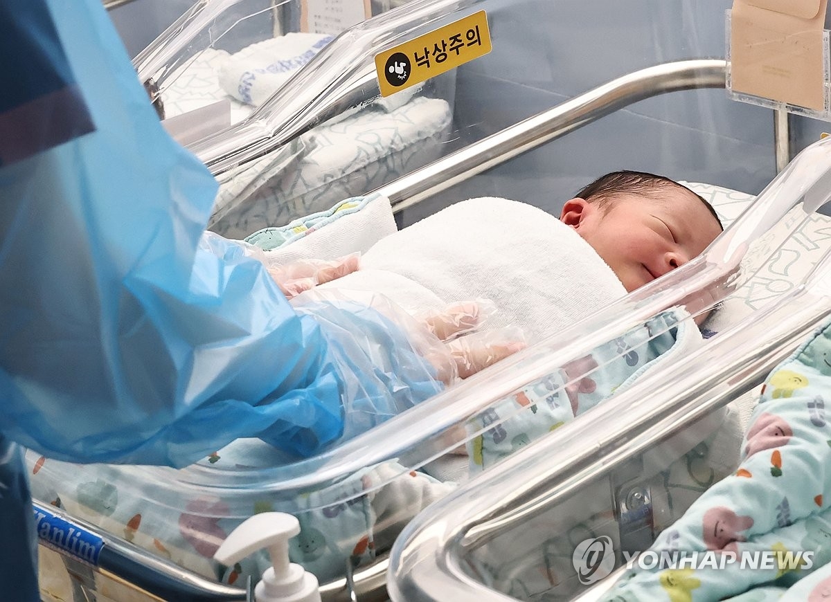 Tỷ lệ sinh của phụ nữ Hàn quốc tăng tháng thứ 18 liên tiếp nhưng vẫn chưa theo kịp tỷ lệ chết tự nhiên (ảnh Yonhap News)