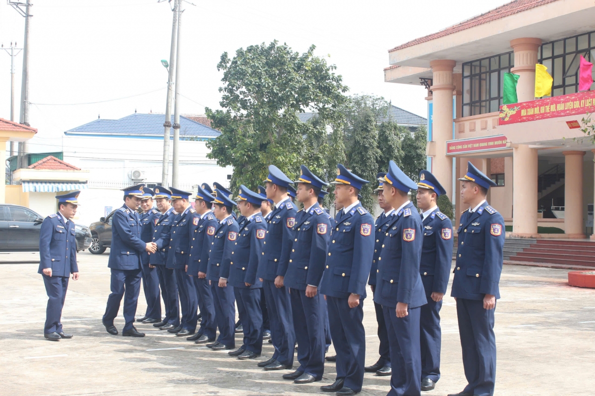 Lãnh đạo Bộ Tư lệnh Vùng cảnh sát biển 1 thăm và động viên cán bộ chiến sỹ Hải đội 102