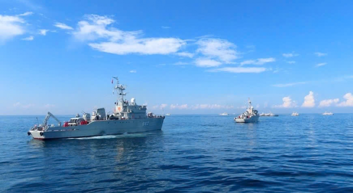 Biên đội tàu Lữ đoàn 161 huấn luyện trên biển